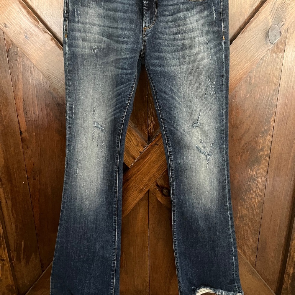 Driftwood Jeans Eva Lightly Distressed Raw Hem Size 26